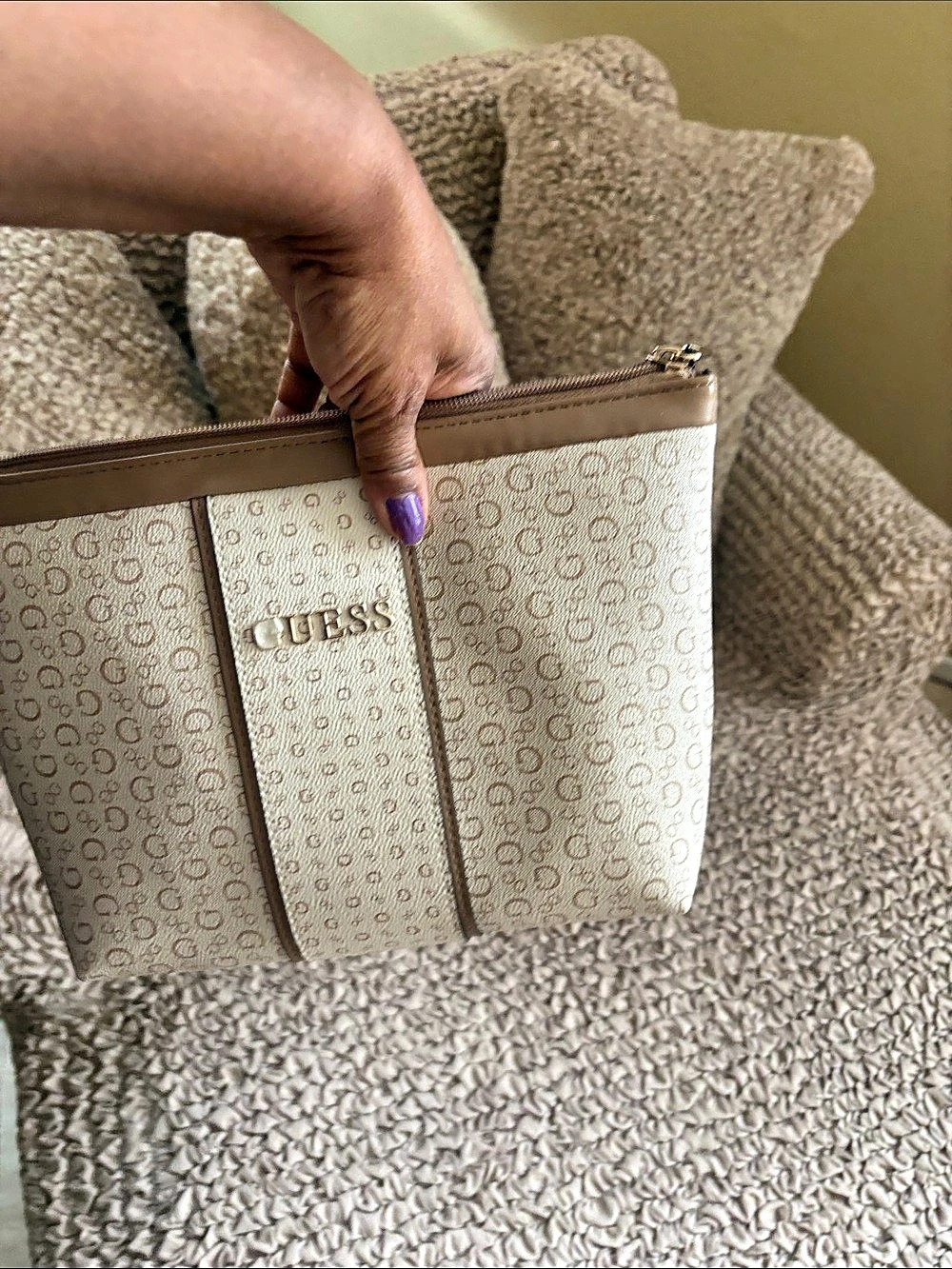 GUESS Cosmetic Case in Beige & Brown